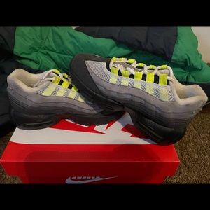 Gently Used classic air max 90s